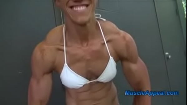 Ragazza con muscoli