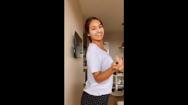 Tiktok challenge white girs vs black girls 