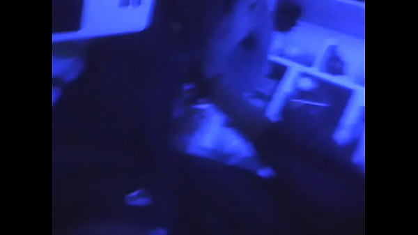 Play MP4 - A todas horas ando horney