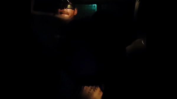 gostosa entrou na piroca dentro do carro no meio da rua 