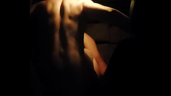 gostosa entrou na piroca dentro do carro no meio da rua 