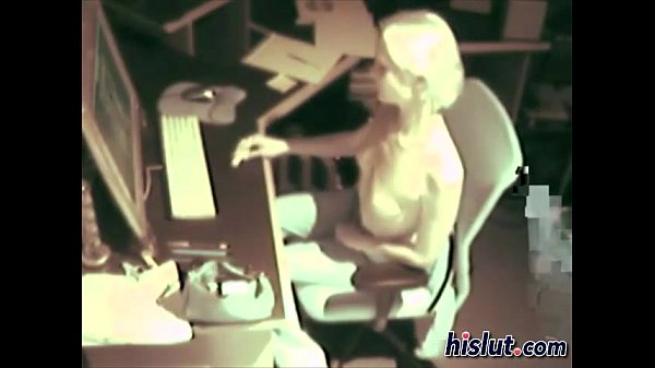 Play MP4 - This slut feels horny