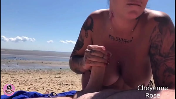 Nonton Beach Blow Job thumbnail