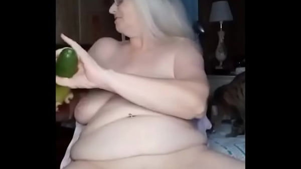 Play MP4 - Vee Fucking Her Cucumber Dildo Says Come To Mommy&excl;