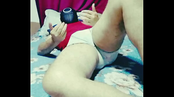 badwolf28_的網路攝影機展現了誘惑力和暗示性以及對無節制的快感和公眾性喚起的渴望