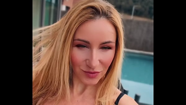 Nonton Tu Aimes Ma Tenue Mon Coquin? thumbnail