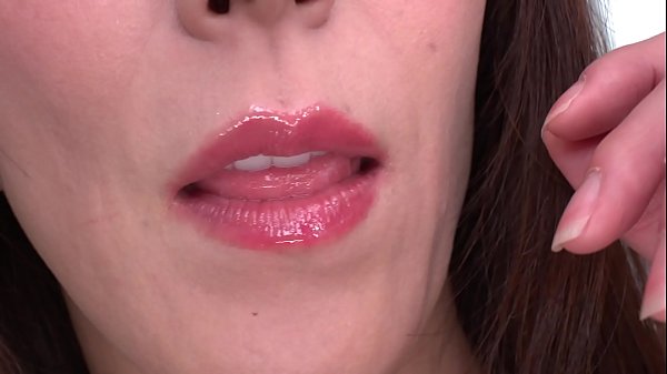 Play MP4 - 魅惑の淫口　美しい奥様のフェラチオとセックス　澤村レイコ