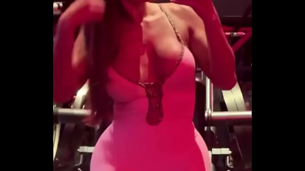 Eu fico boa de rosa amor dos stories de ontem direto pro feed do agathaliraofficiallestou no rj at&eacute; domingo 