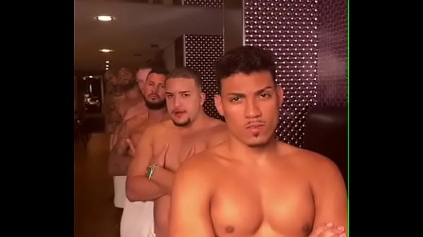 Nonton Sexo Lindo A Safada Dando Para Os Caras thumbnail