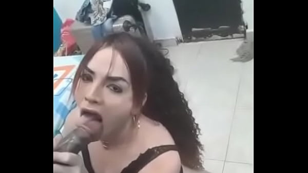 Monita muy Arrecha y Bien Perra Chupando Polla Negra Gruesa La Transexual Natalia 