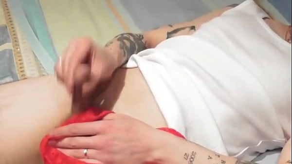 Me pilla mi hermanastracon susbragas_y ella termina la faena_me corroen su boca