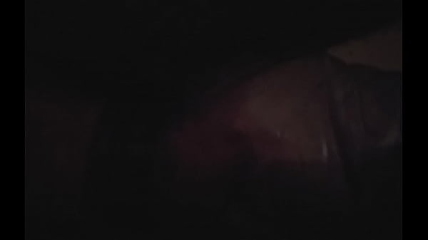 Batendo punheta no garraf&atilde;o 