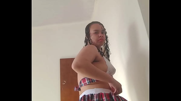 Play MP4 - PUTA GOSTOSA LUBRIFICANDO SEU CORPINHO EM UMA LINGERIE SEXY COLEGIAL CHEIA DE TES&Atilde;O NO CIO FEITO UMA CACHORRA ATRAS DE ROLA NA SUA GRANDE BUCETA CARNUDA E MOLHADA