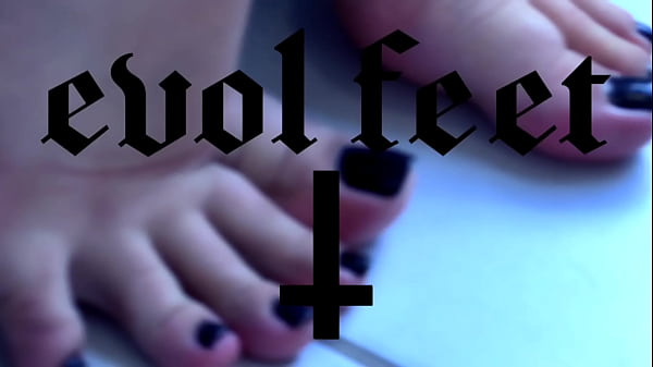 Nonton Beautiful Mistress Teasing With Her Long Toes And Wonderful Feet thumbnail
