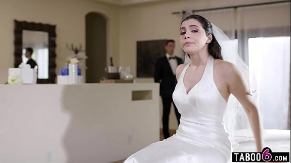 Play MP4 - Italian bride Valentina Nappi buttplugged on the day of the wedding