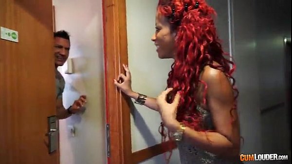 negra cachonda_en español