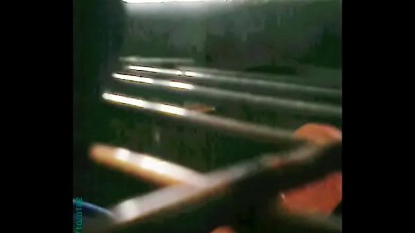 Play MP4 - Flagrando novinho no banheiro