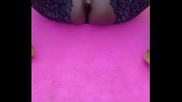 Morning workout with a wet pussy flash 