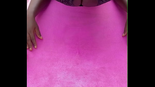 Play MP4 - Morning workout with a wet pussy flash