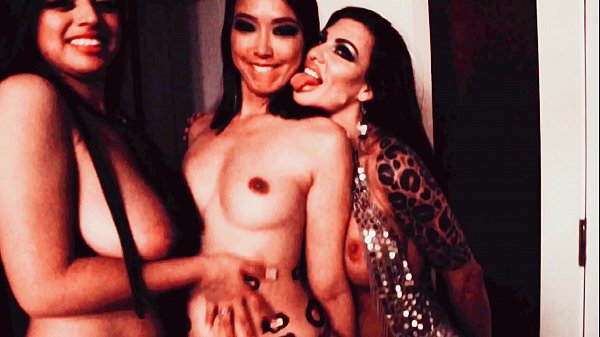 LexiMansfield With_the Girls