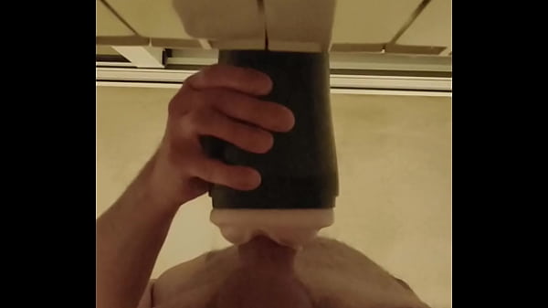 Play MP4 - Follando mi fleshlight hasta que me hace temblar del orgasmo&period;&period;&period;