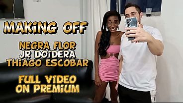 Bastidores da grava&ccedil_&atilde_o da Milf Negra Flor dando muito cu e fazendo Dp antes de ganhar muito leite na boca
