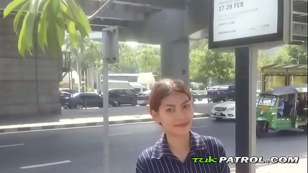 CuteAsian teen getspersuaded in the street