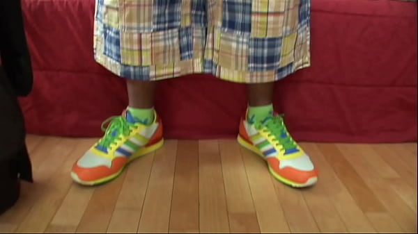 Nonton Kelly Divine Gets Her Little Hole Pleasured One Way Or Another thumbnail