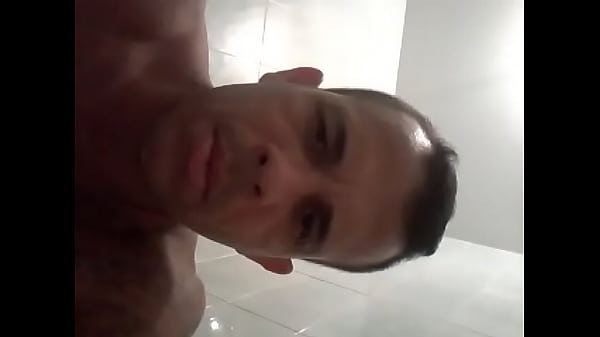 Play MP4 - Carioca gostoso na punheta