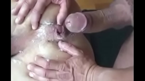 Play MP4 - Gozada gostosa na porta e empurrada pra dentro&period;