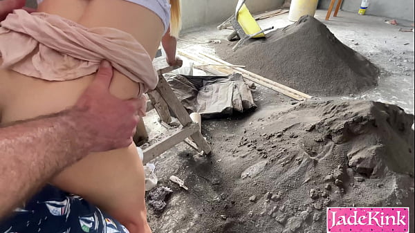 Little adventurous quick sex on a construction site 