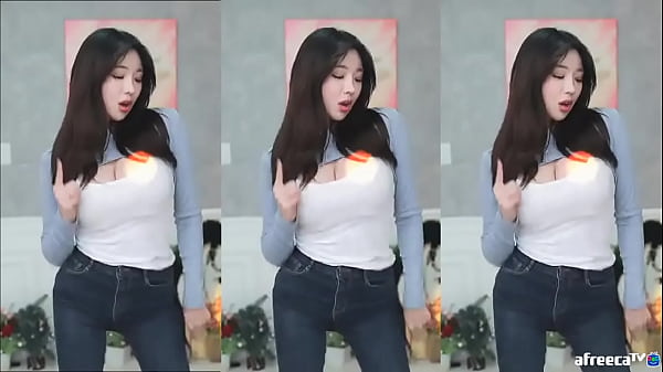 Big tits Koreanstreamer Jeehyeoun jiggling