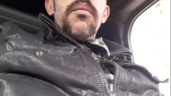 A solas en el coche masturbaci&oacute;n Melvin C 