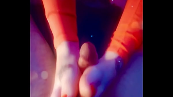 Play MP4 - Prettyfeetelite - Barefoot Goddess Twinkletoes - Handjob and Footjob ignoring husband while on the phone with lover with slo-mo cumshot