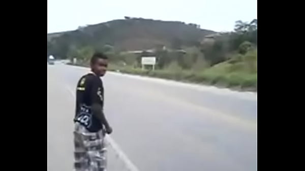 Garoto indo quebra de asa