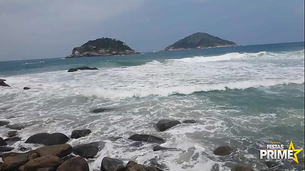 Gangbang E Sacanagem Na Praia De Nudismo No Rio De Janeiro thumbnail