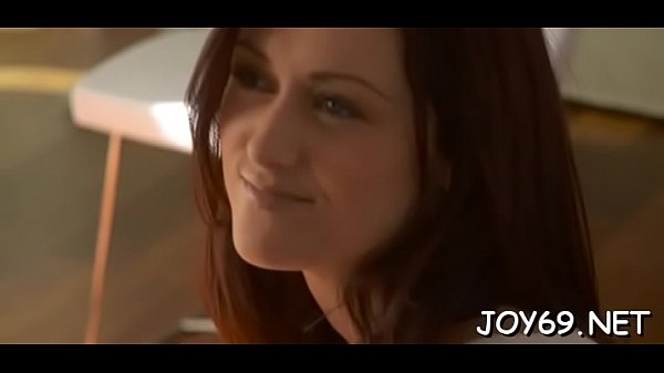 Appealing solo babe gives her juicy pussy really_deep insertion