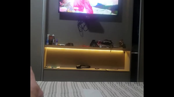 Moreninha puta rebolando a raba gigante 