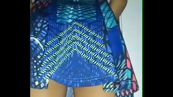 Lary Nune's novinha do face rebolando a raba e mostrando e bucetinha molhada 