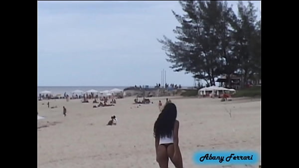 Mostrando a Buceta e_o Bumbumnas Ruas do Rio de Janeiro