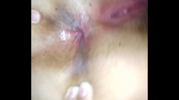 Fudendo e minha puta arreganhando o cu