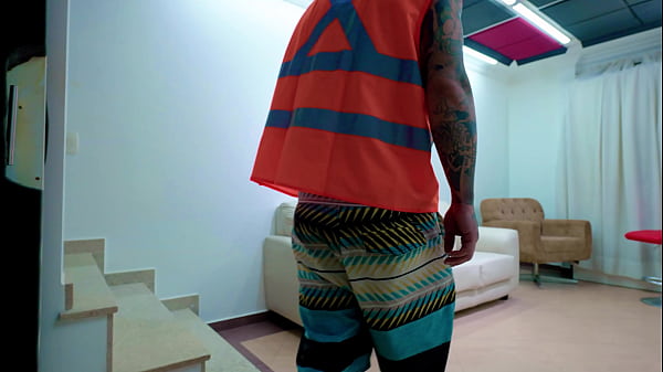 Maloqueiro Algema Policial E Fode A Buceta Rosinha Dela, Pisando Na Cara Da Gostosa thumbnail