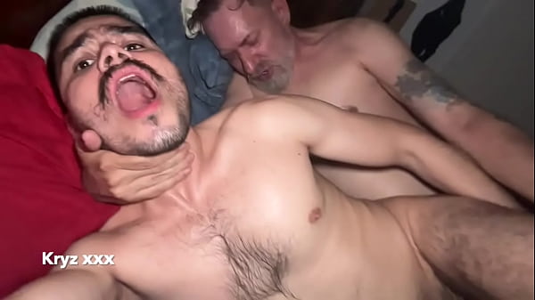 Daddy me folla con su verga de 27 cm. PARTE 4 