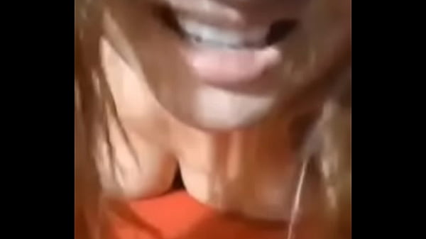 Corno Grava Tudo Enquanto O Amante Me Faz Gemer Colocando No Fundo Do Meu Cu thumbnail