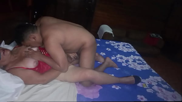 Eating a_mature milf s pussy thenshe sucks me off