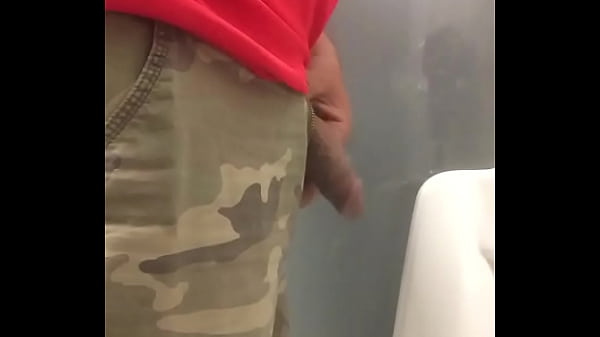 Play MP4 - guy peeing public restroom spy