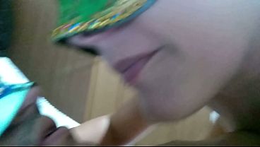 Play MP4 - Raquel gostosa cuspindo na boca do corno