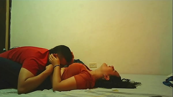 Play MP4 - MI MEJOR AMIGA GORDIBUENA COLOMBIANA JUEGA CONMIGO Y SE DIVIERTE MUCHO CON MI POLLA DURA