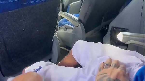 Play MP4 - Fui para praia com meus tios e primos e no caminho meu primo come&ccedil;ou a passar a mao na minha perna me deixando com tesao &period;&period;&period;