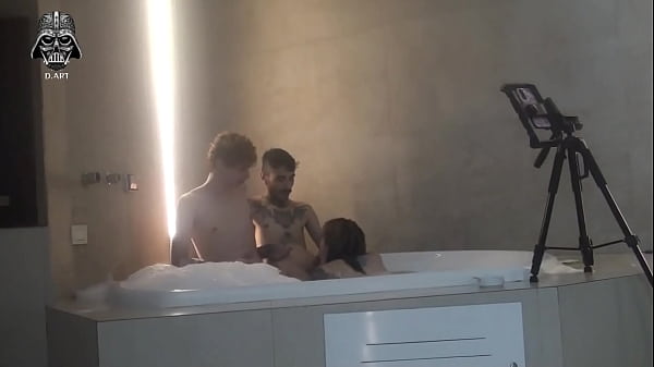 Motel Hidro Threesome thumbnail